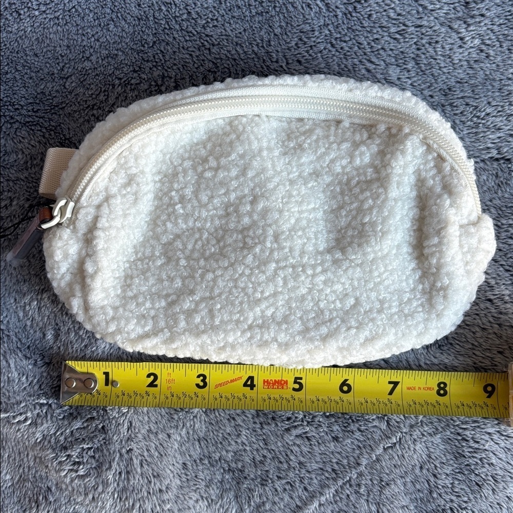 Vera Bradley Sherpa Mini Belt Bag in Antique White NWT - Picture 3 of 6